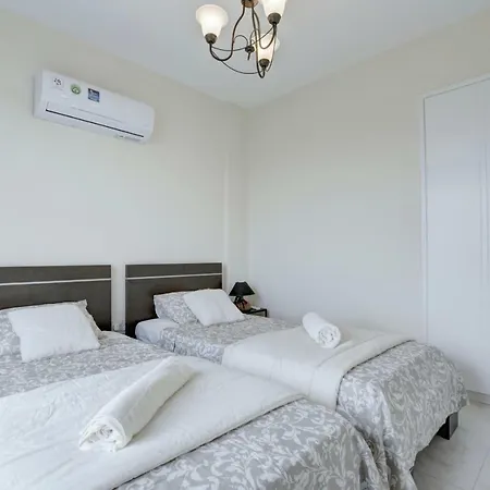 شقة Sea N Salt Lake View لارنكا