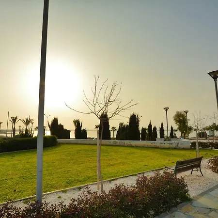 شقة Sea N Salt Lake View لارنكا